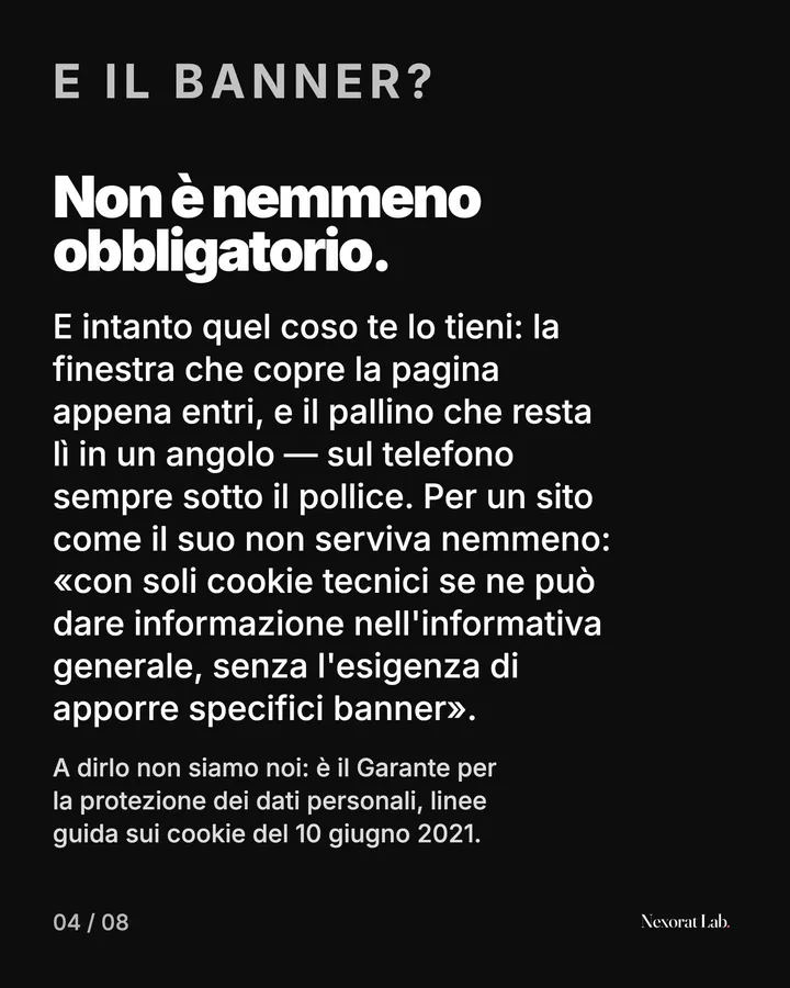 Slide 4 di 8: E il banner? — Non è nemmeno obbligatorio. E intanto quel coso te lo tieni: la finestra che copre la pagina appena entri, e il pallino che resta lì in un angolo — sul telefono sempre sotto il pollice. Per un sito come il suo non serviva nemmeno: «con soli…